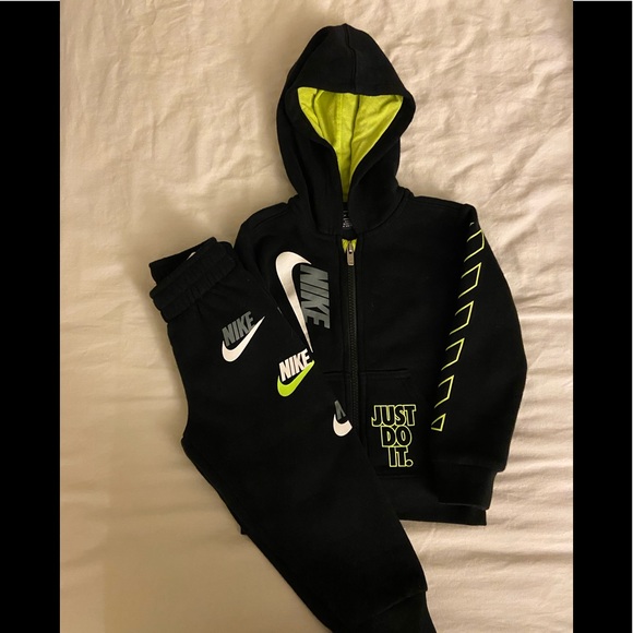 youth nike jogging suit